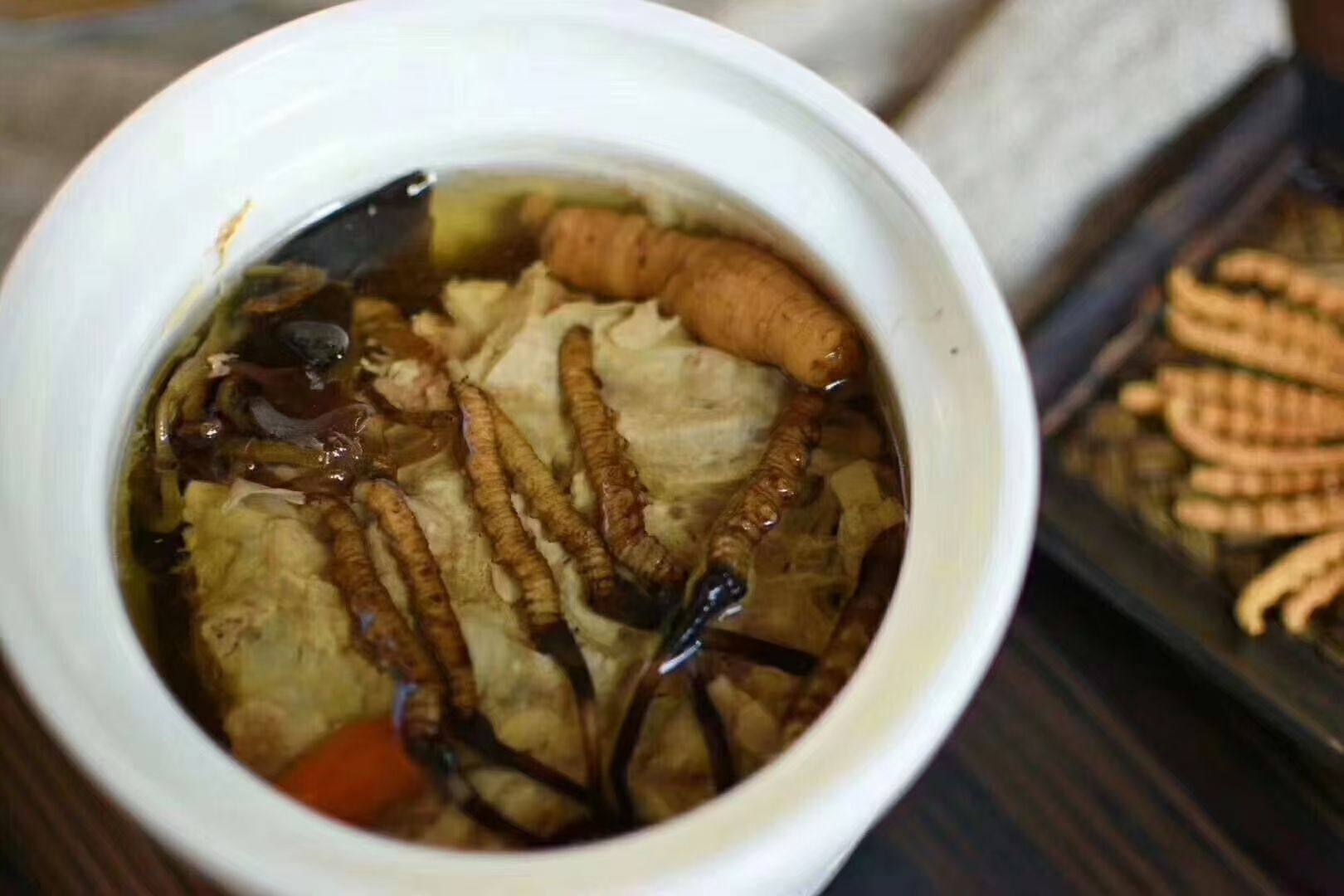 冬蟲夏草怎么食用？