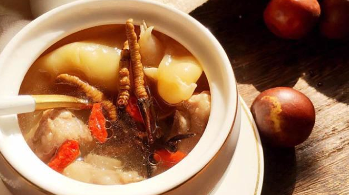冬蟲(chóng)夏草與什么泡水喝？養(yǎng)生搭配指南